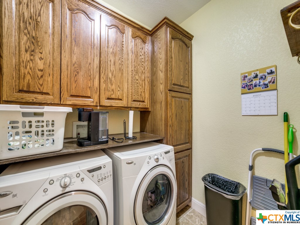 2240 Hunters Way