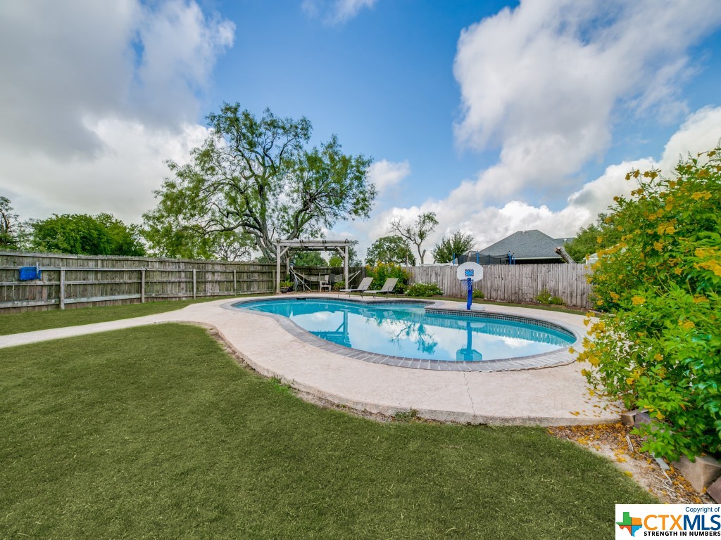 2240 Hunters Way