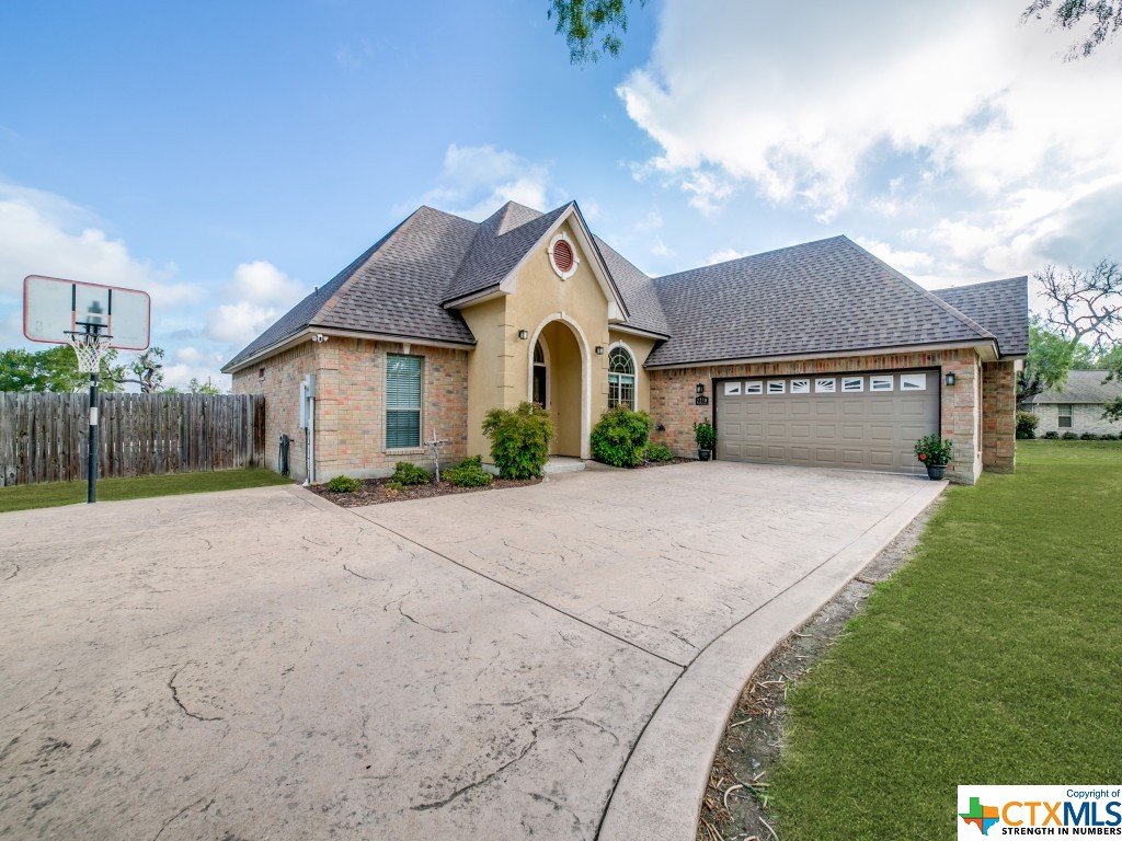 2240 Hunters Way