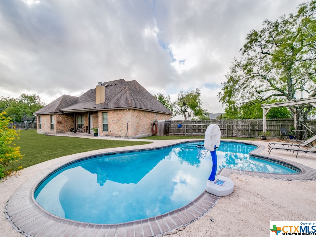 2240 Hunters Way