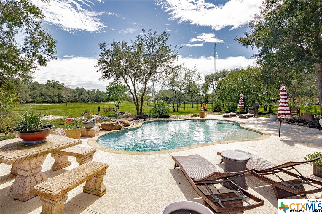 275 Post Oak Bend
