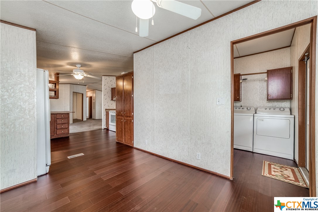 1070 Twin Creek