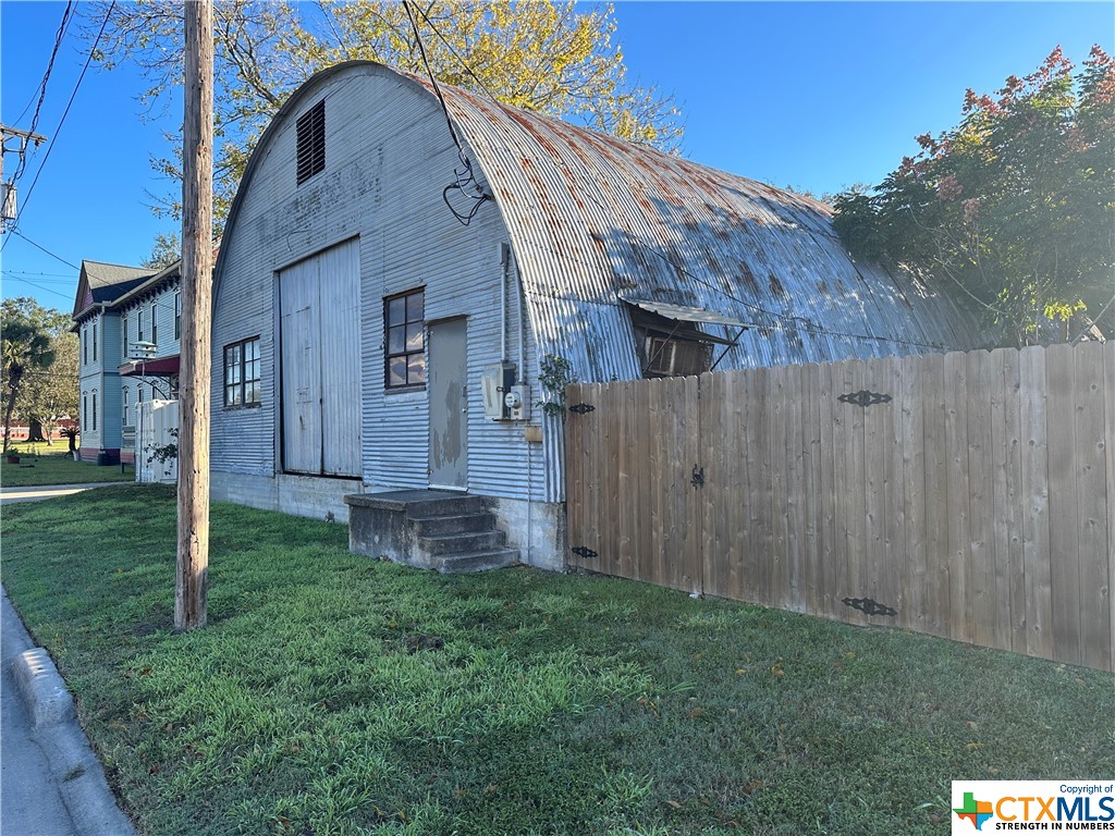 402 E Goodwin Avenue