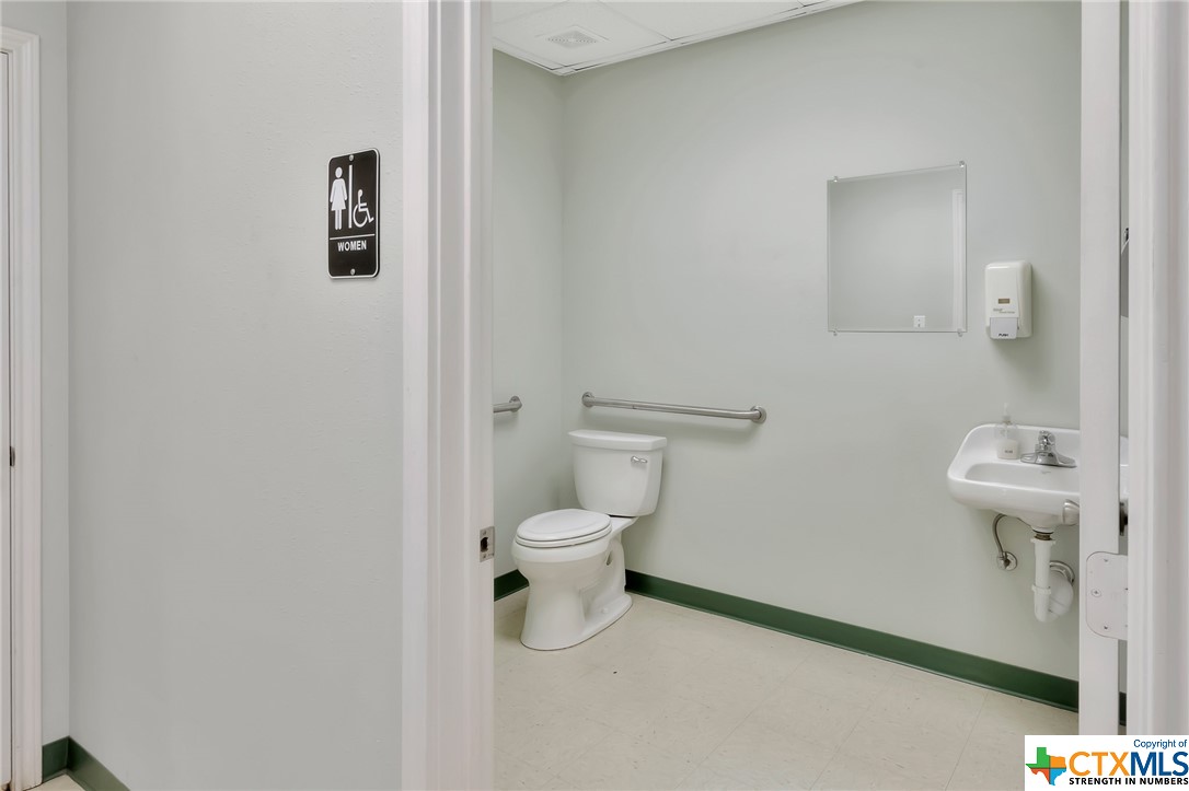 3005 E Mockingbird Lane