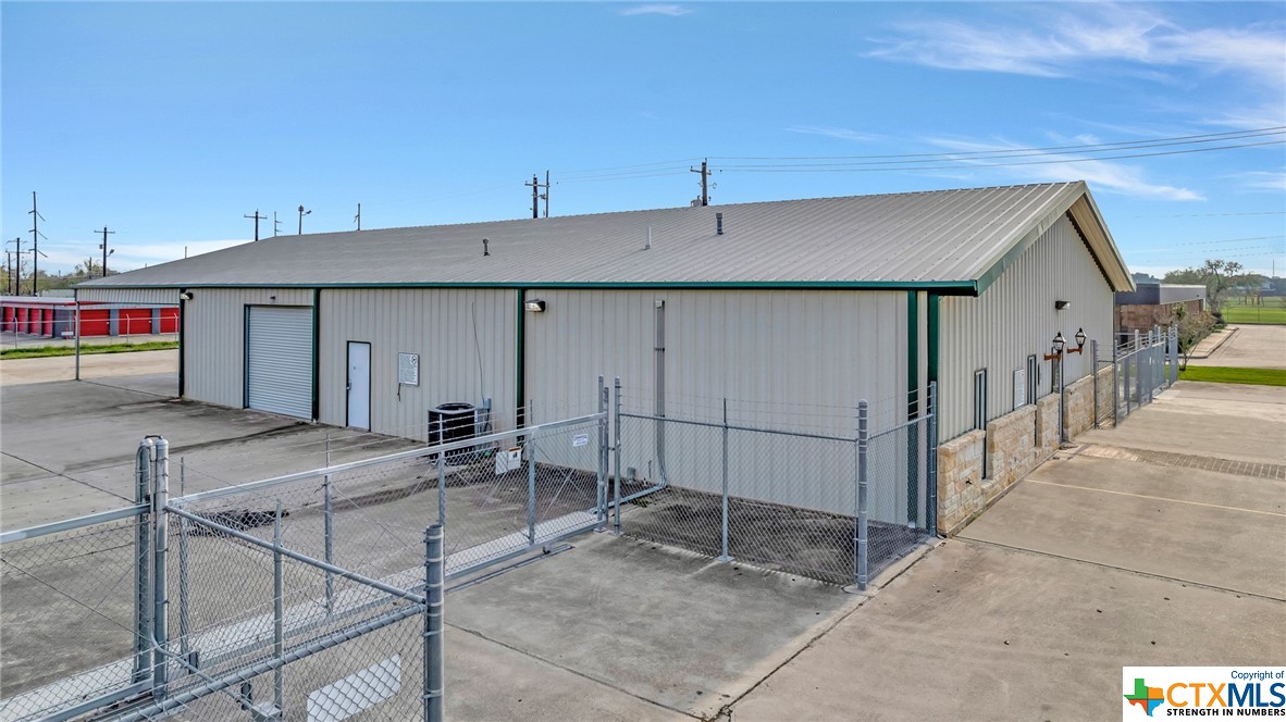 3005 E Mockingbird Lane