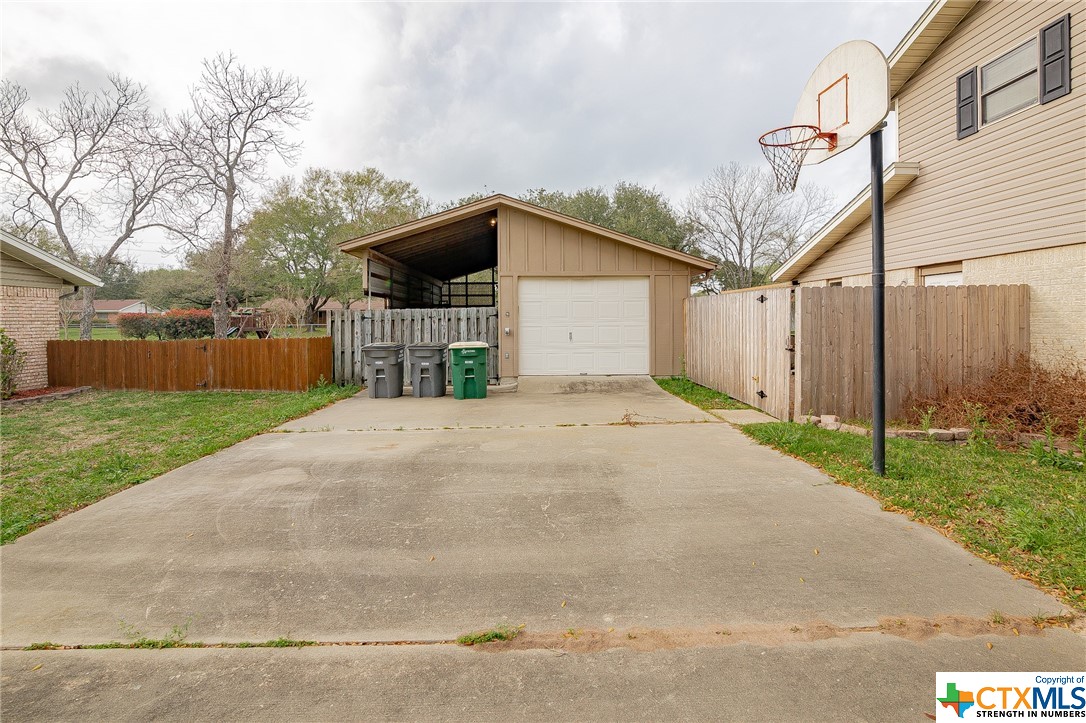 405 Rhodes Road