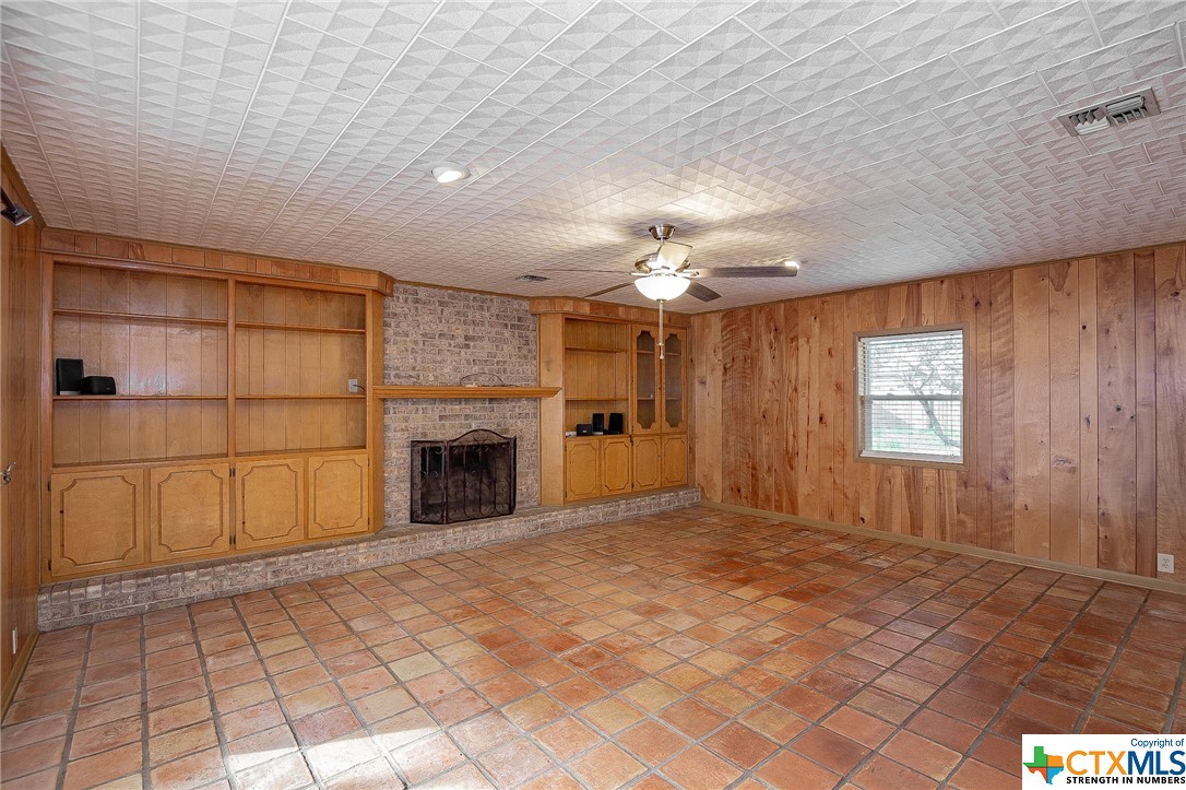 405 Rhodes Road