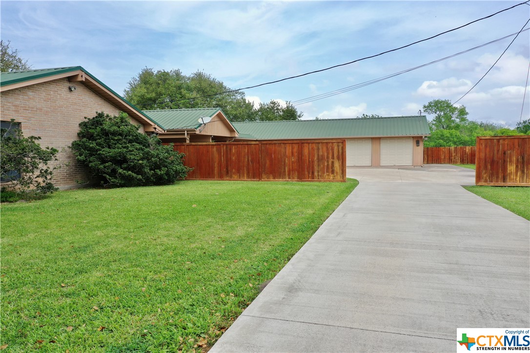 506 W Houston Street