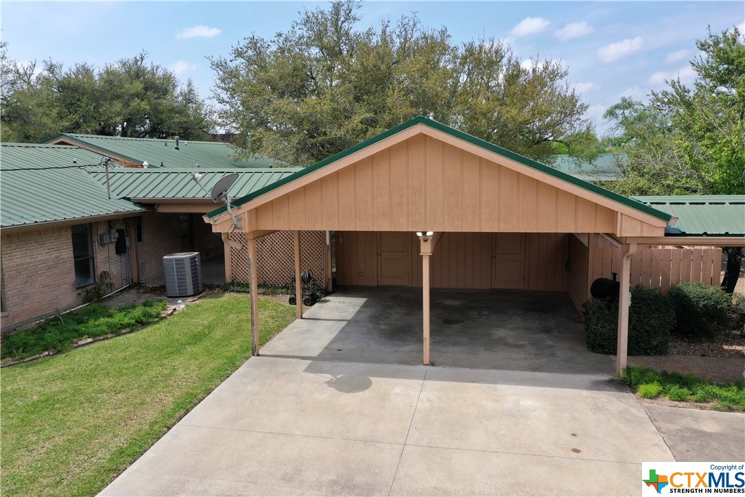 506 W Houston Street