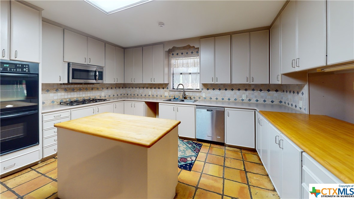 506 W Houston Street