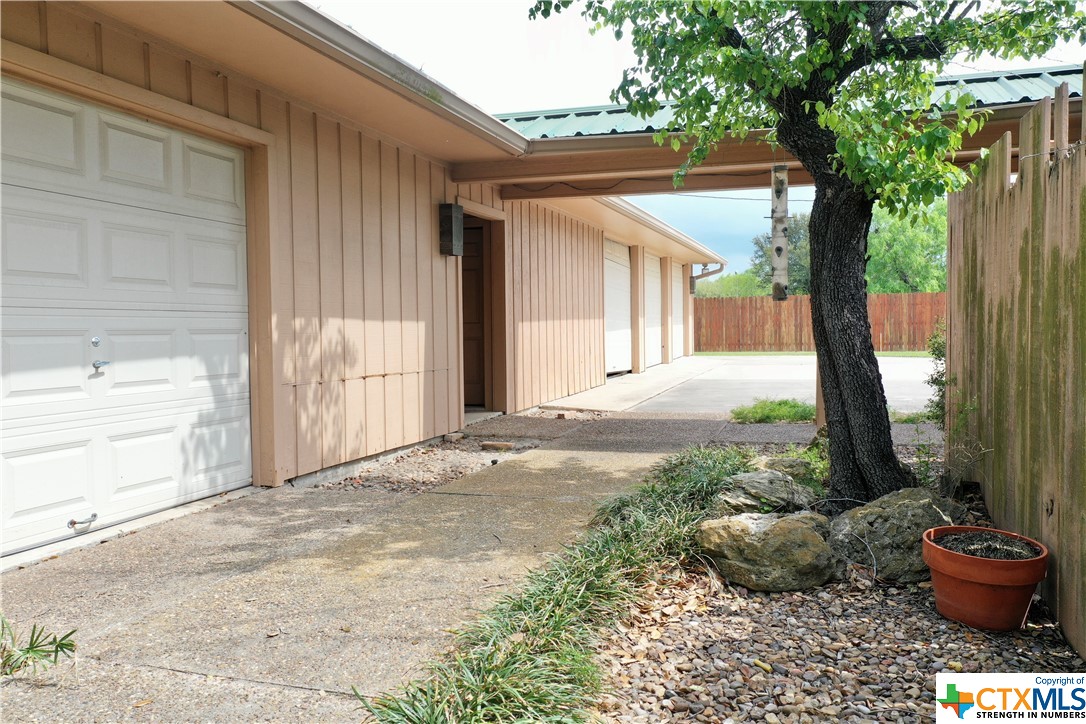 506 W Houston Street