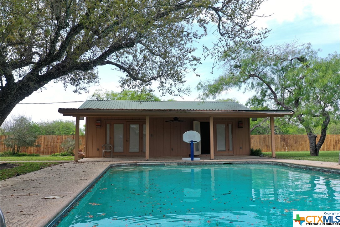 506 W Houston Street