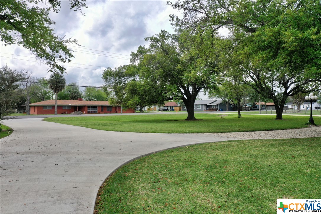 506 W Houston Street