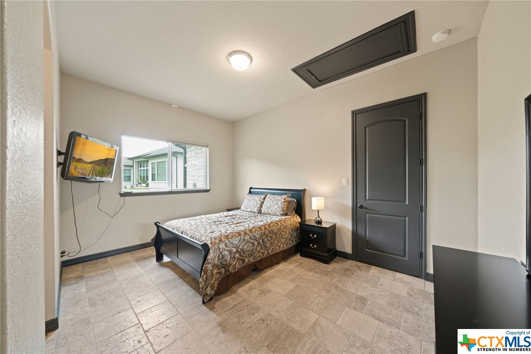 18002 Resort View