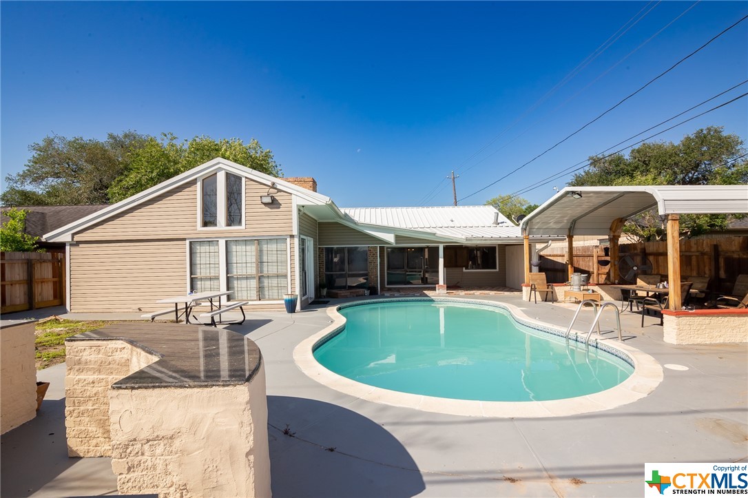 704 Taos Drive