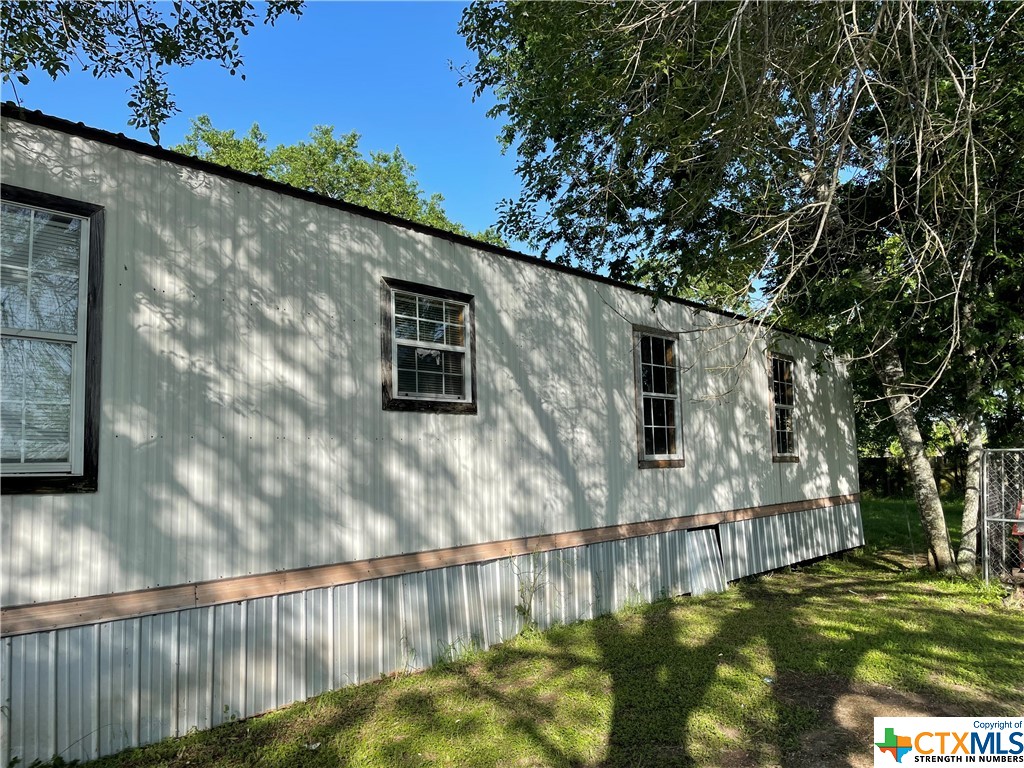 407 Moffitt Street