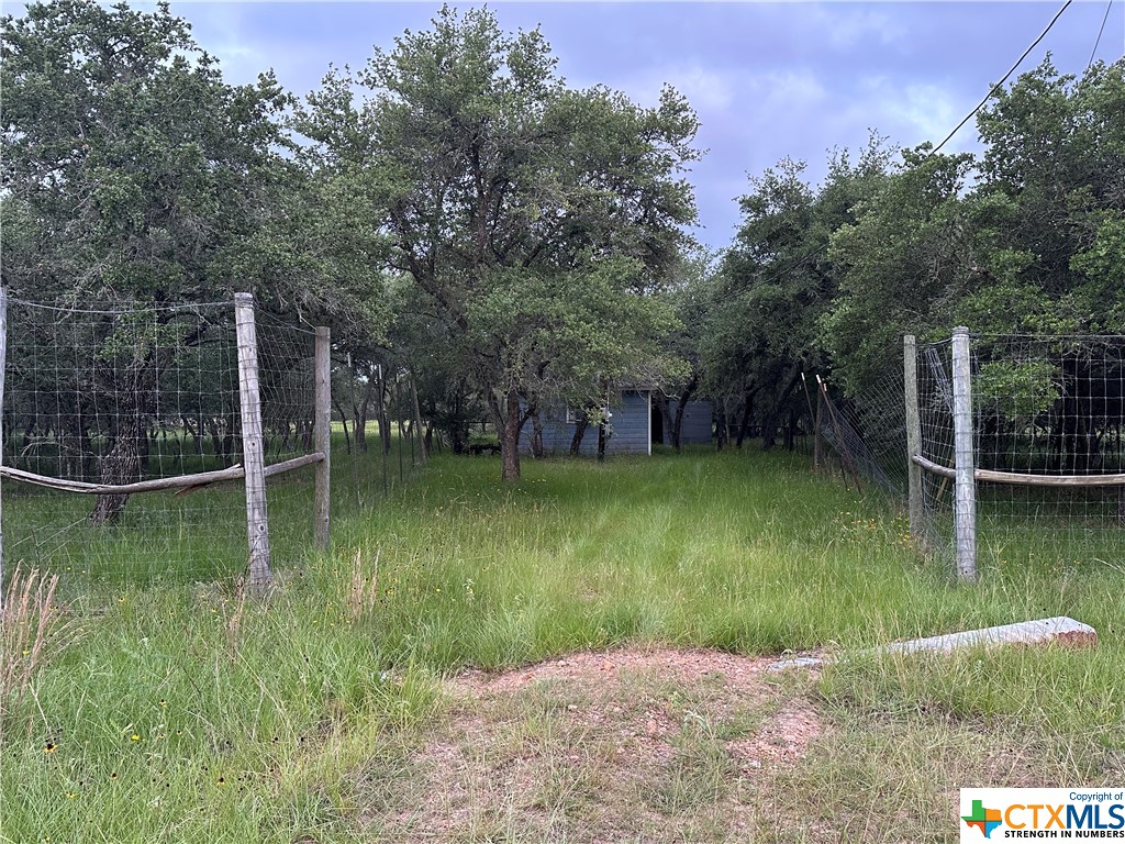 585 Private Road 1065