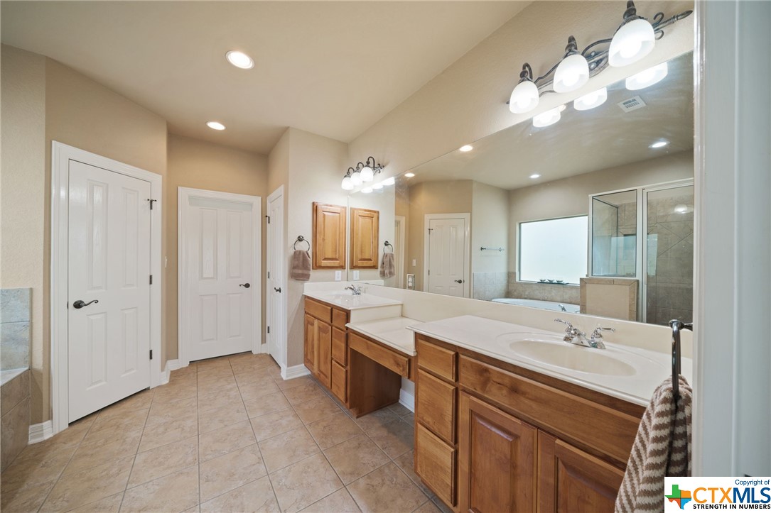 477 Brookhollow