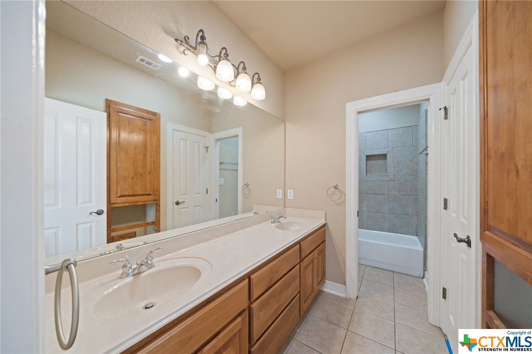 477 Brookhollow