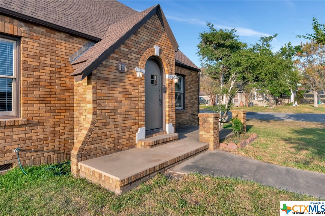 806 E Main Street
