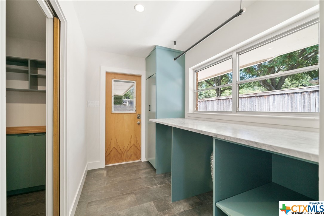 150 Oakhurst Place