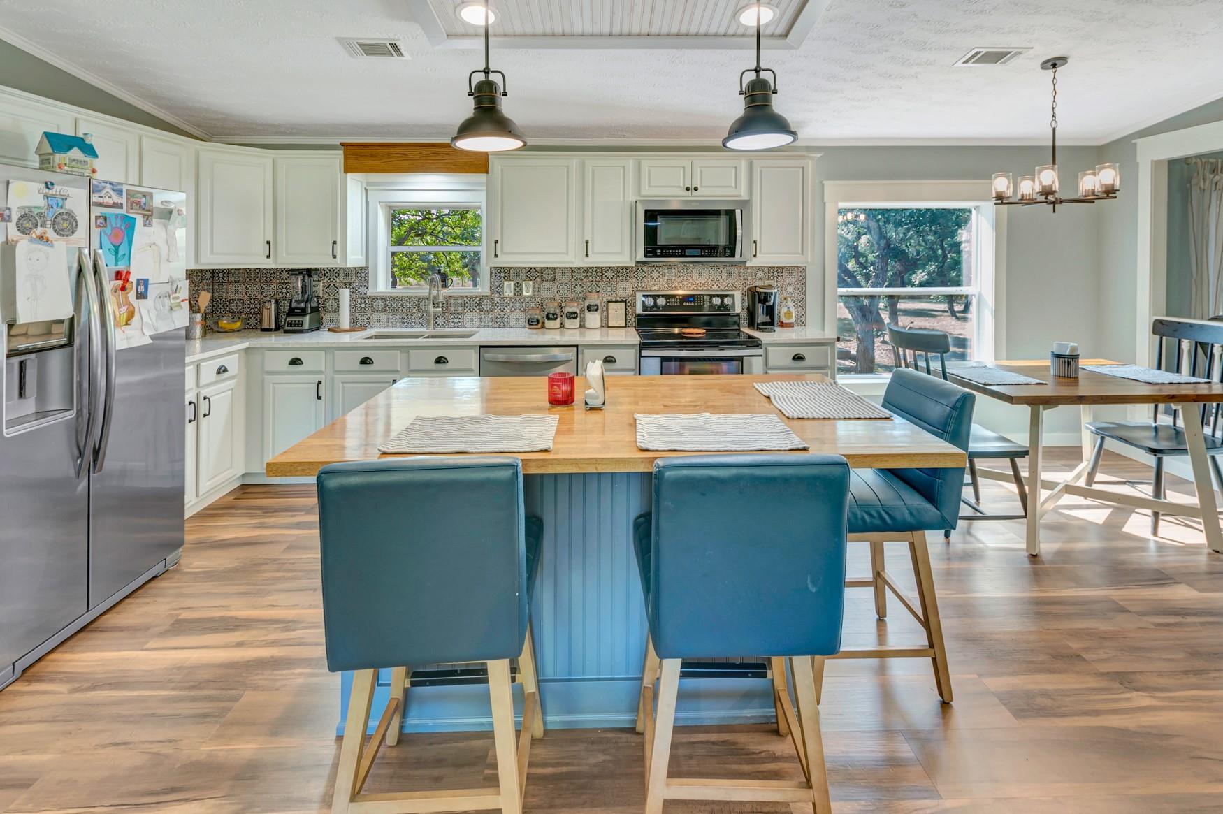 1079 Private Road 1051
