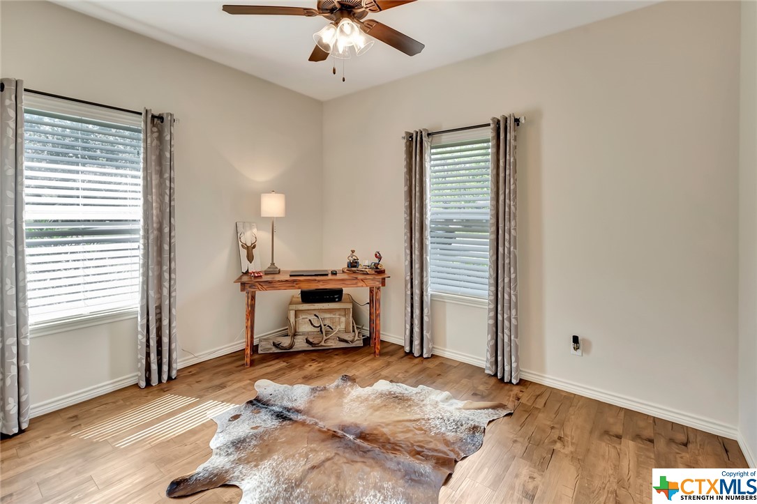 405B Larkspur