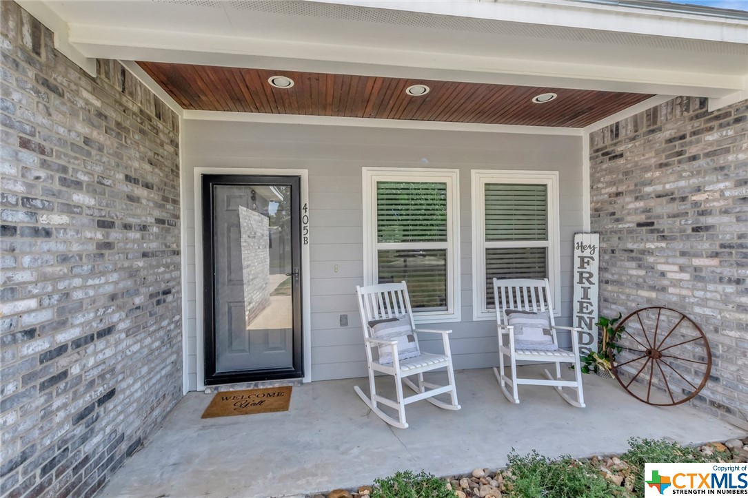 405B Larkspur