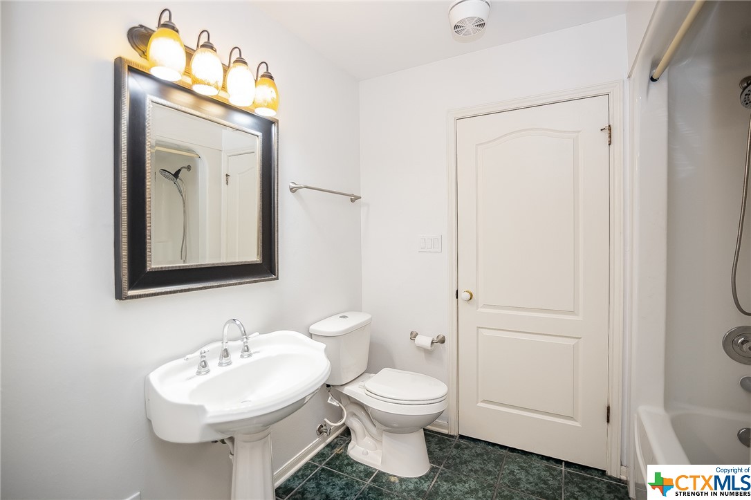 1107 Live Oak Drive