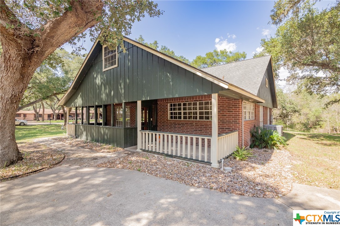 1107 Live Oak Drive