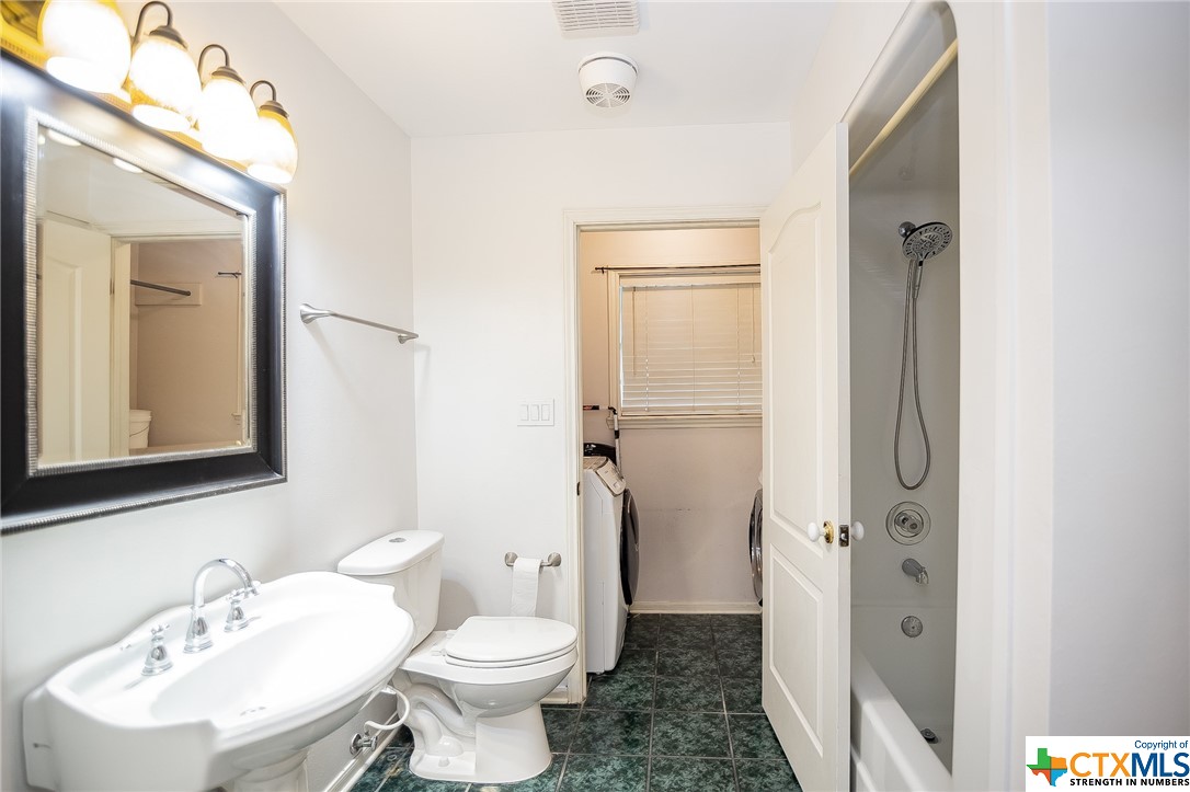 1107 Live Oak Drive