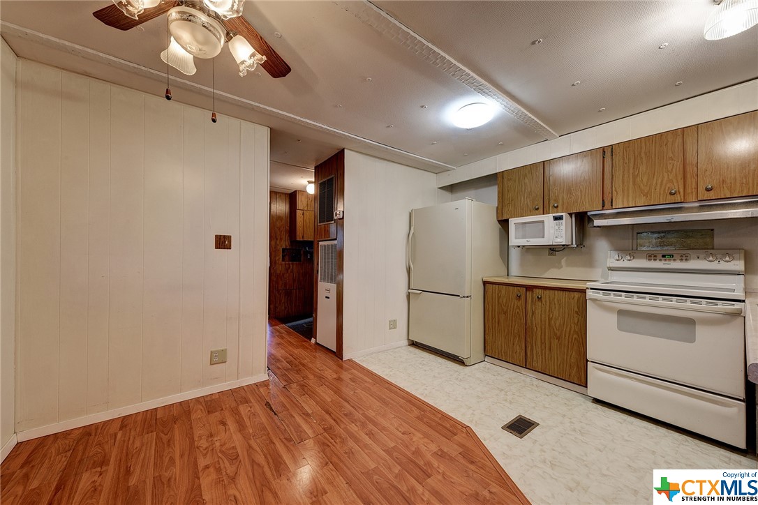 1506 Honeysuckle Lane