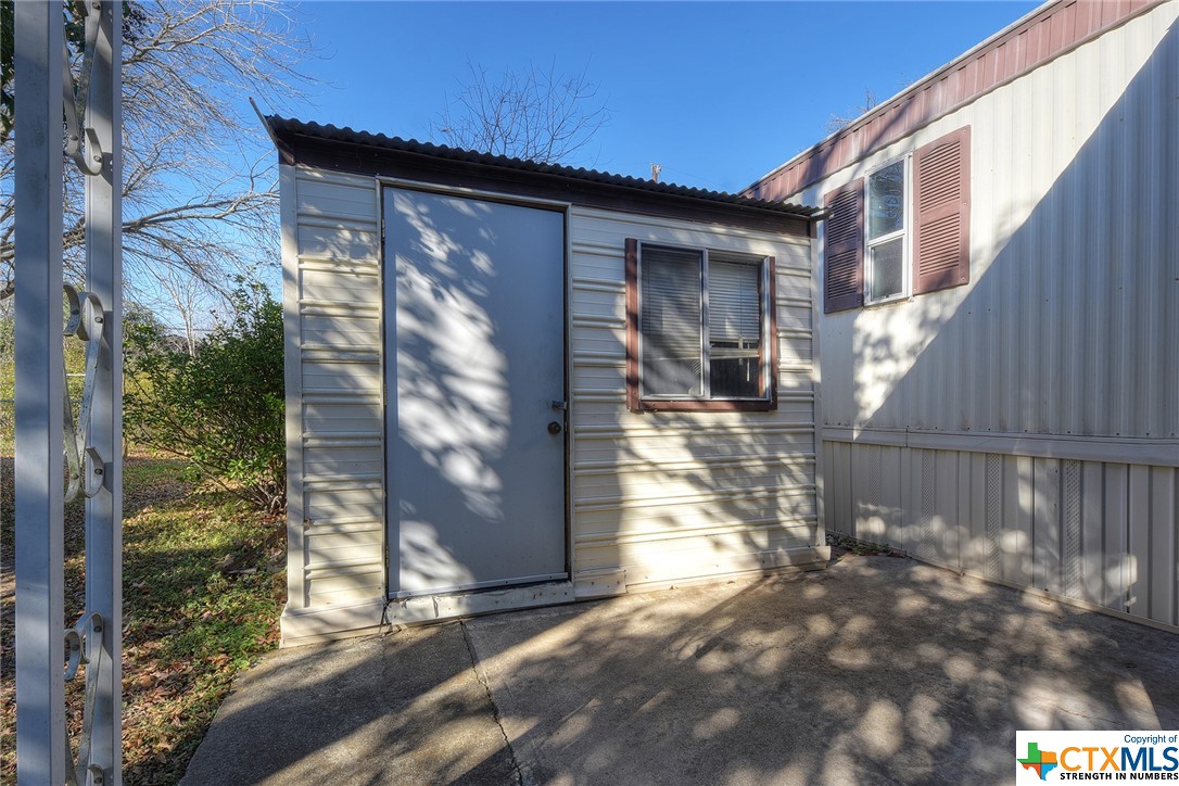 1506 Honeysuckle Lane