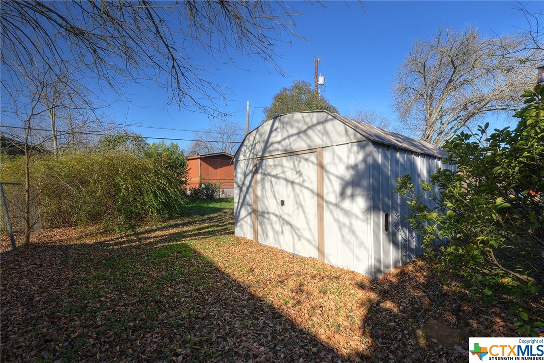 1506 Honeysuckle Lane