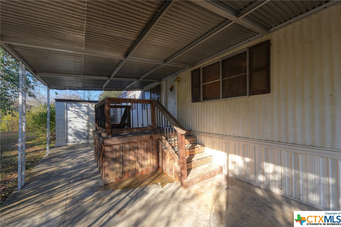 1506 Honeysuckle Lane