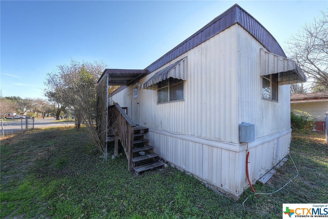 1506 Honeysuckle Lane