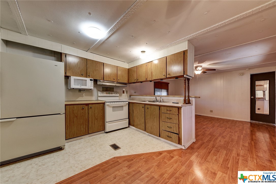 1506 Honeysuckle Lane