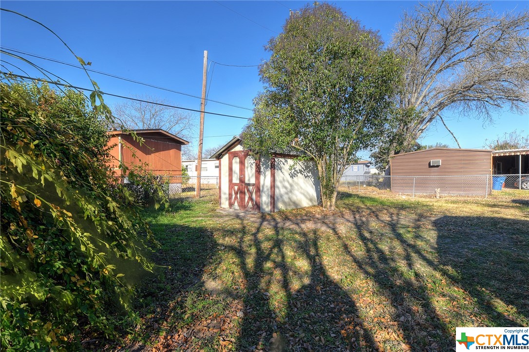 1506 Honeysuckle Lane