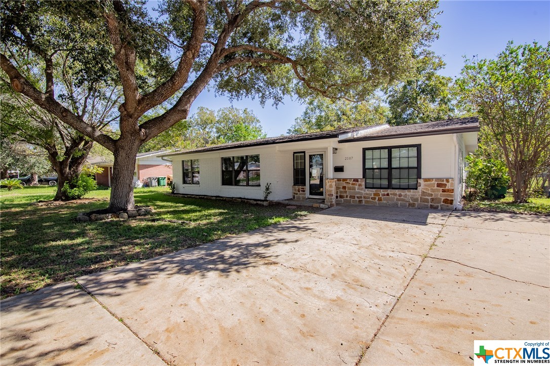 2107 E Anaqua Avenue