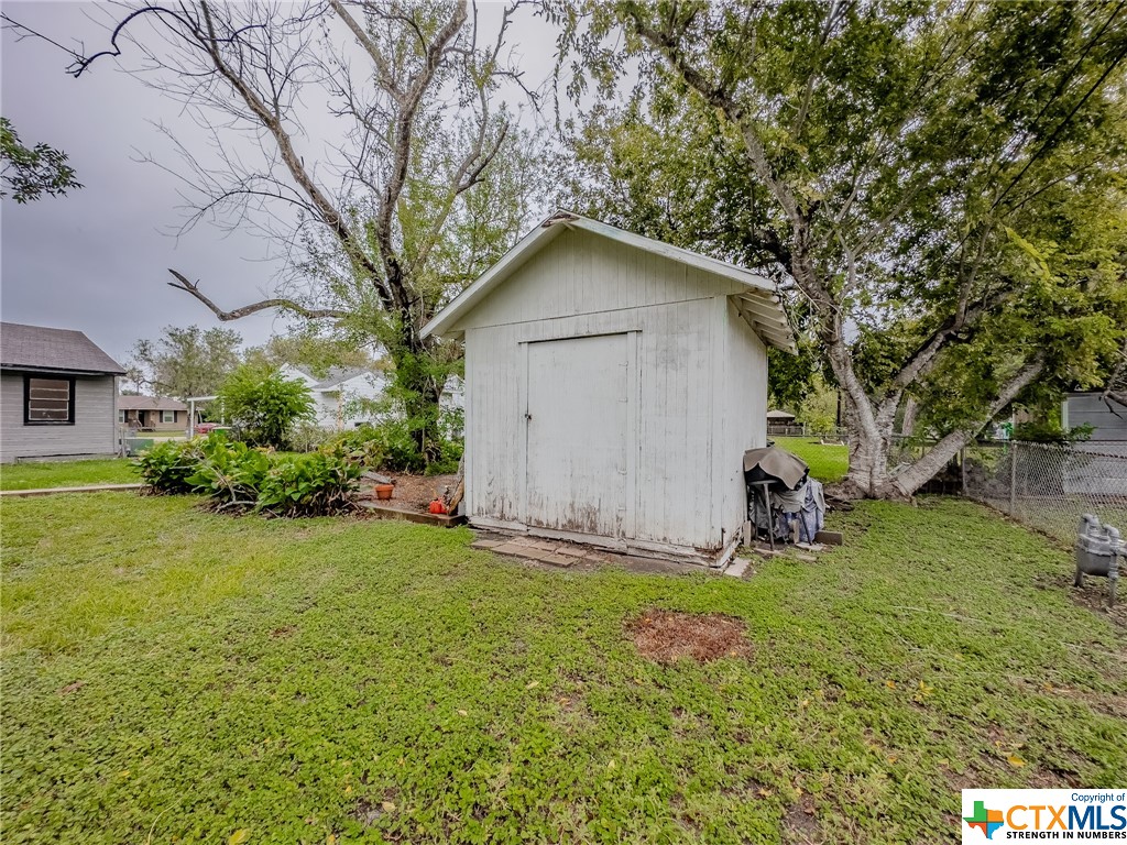 905 E Rosebud Avenue