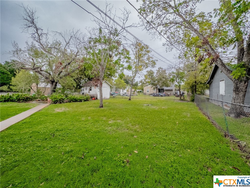905 E Rosebud Avenue