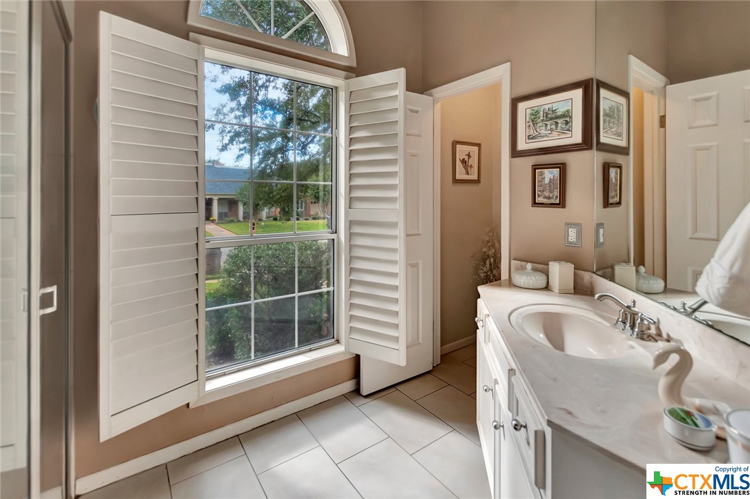 404 Woodlands Lane