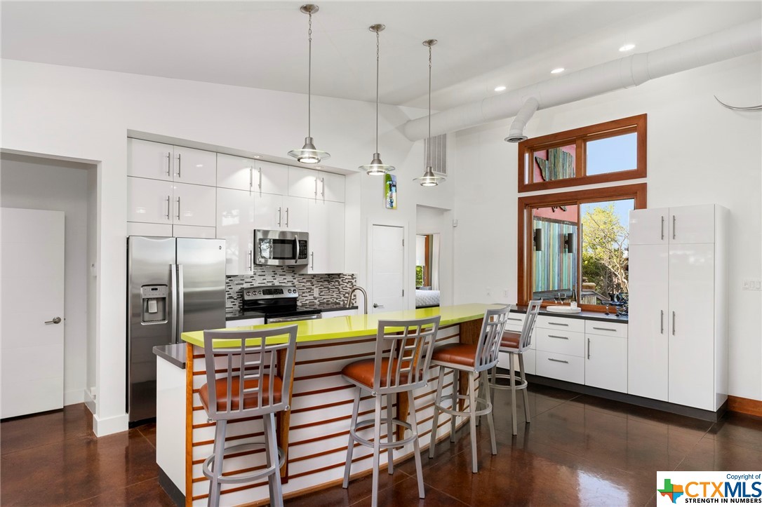 3033 Ridge Crossing