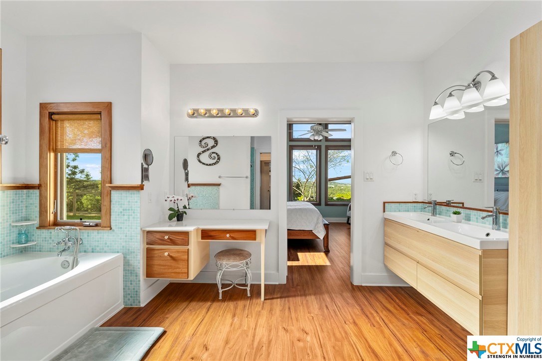 3033 Ridge Crossing