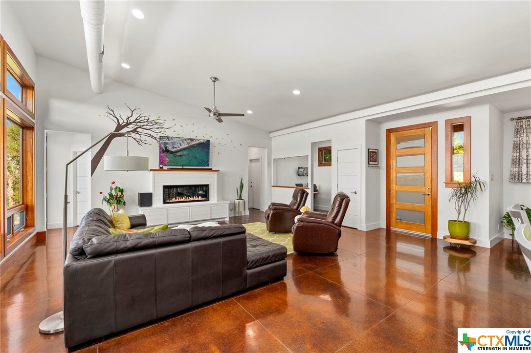 3033 Ridge Crossing