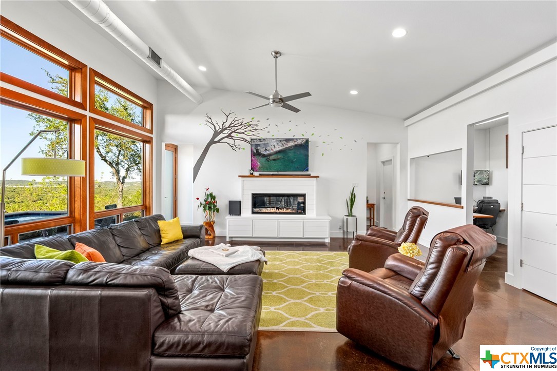 3033 Ridge Crossing