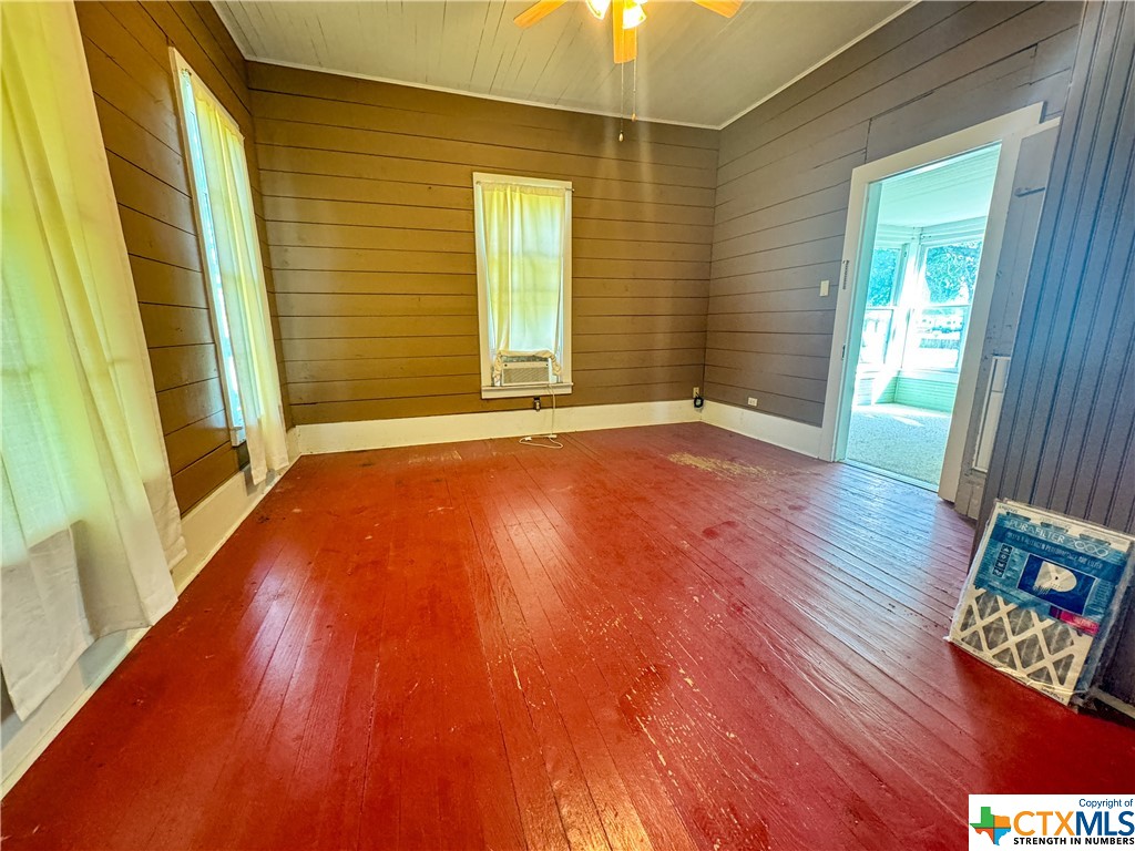 715 E Courthouse Street