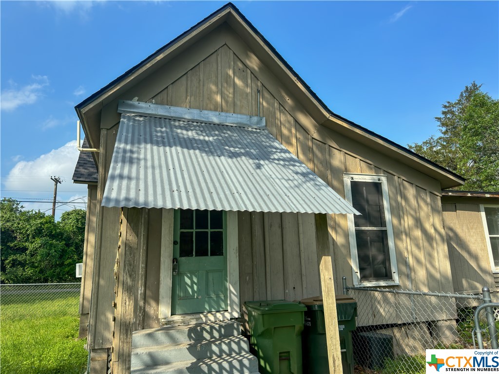 715 E Courthouse Street