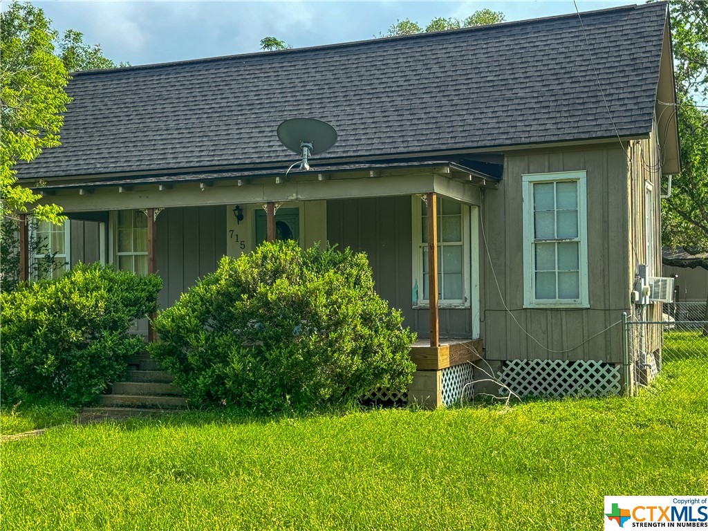 715 E Courthouse Street