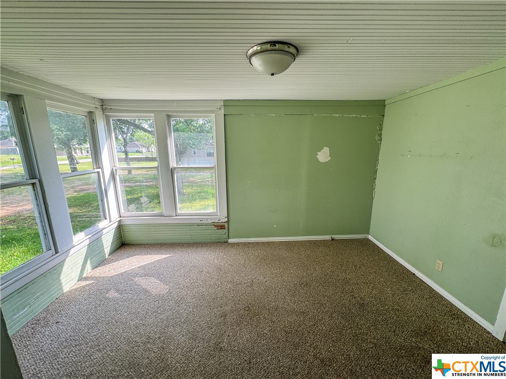 715 E Courthouse Street